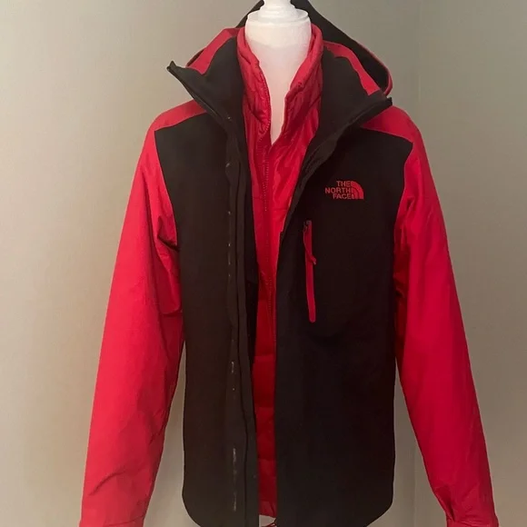 The North Face Men's Bold Red and Black Performance Jacket - Picture 15 of 16